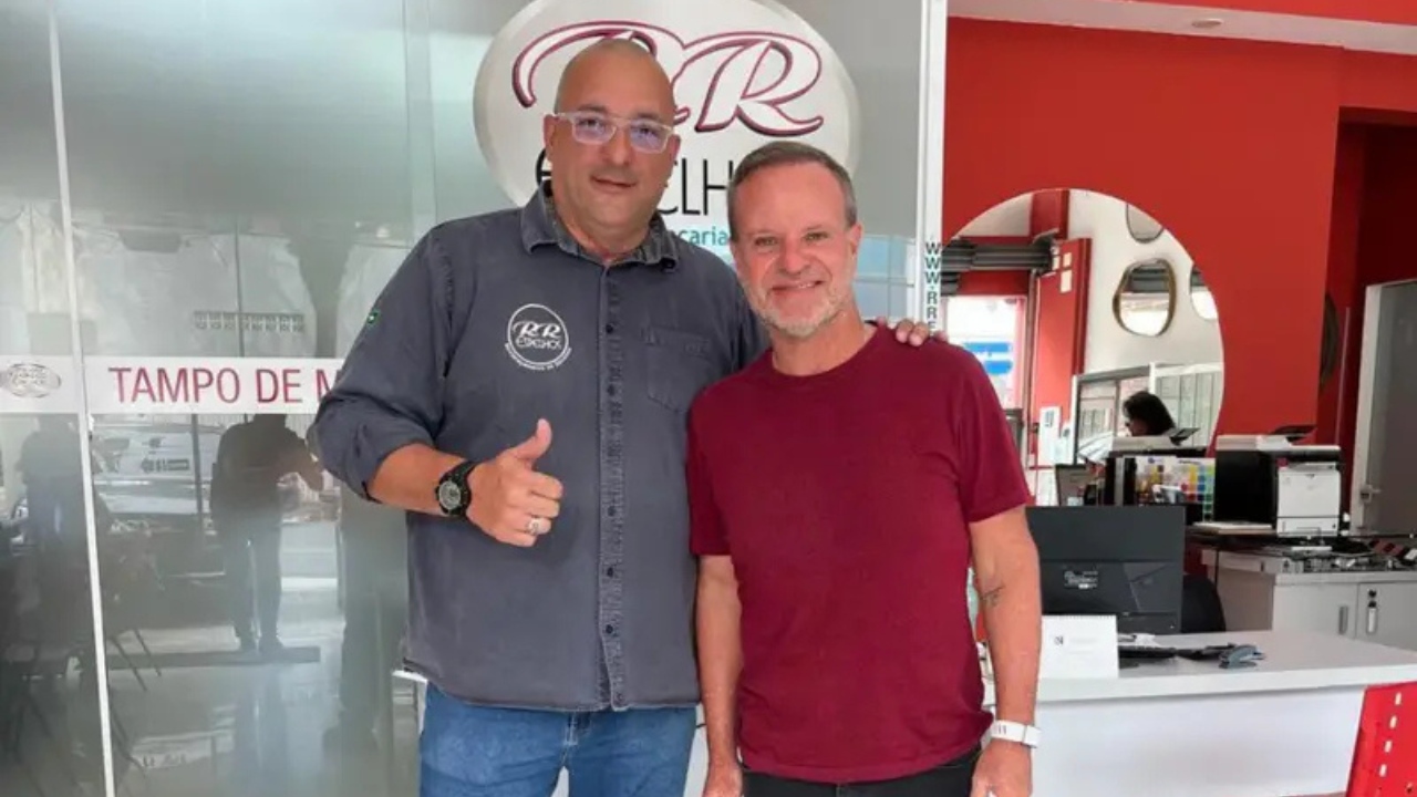 Rubens Barrichello visita a RR Espelhos e conhece o que há de mais moderno em envidraçamento de sacadas
