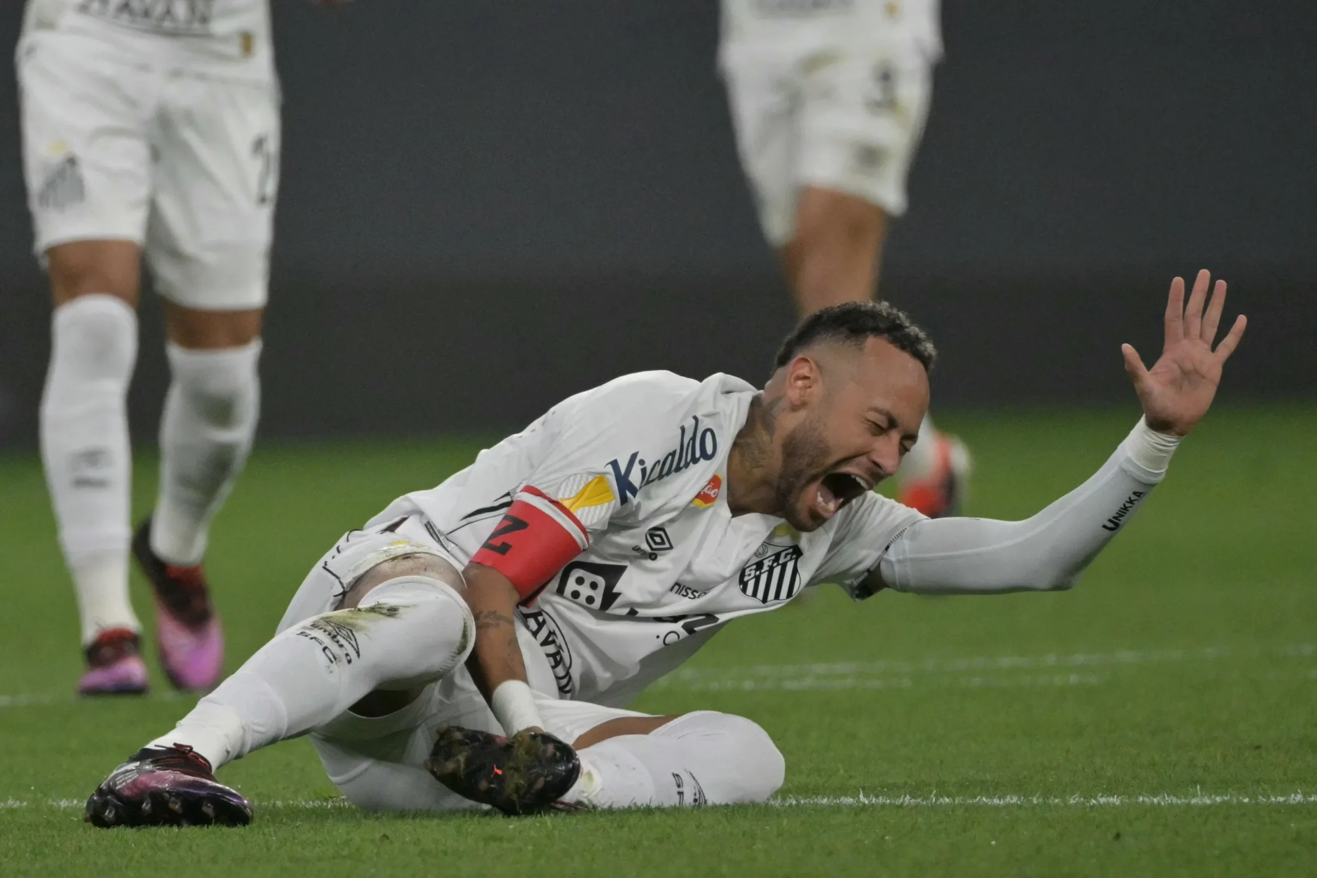 Lesão de Neymar desfalca clássico São Paulo x Santos